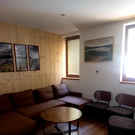 Milano S Vyrivkou A Terasou Kvakovce