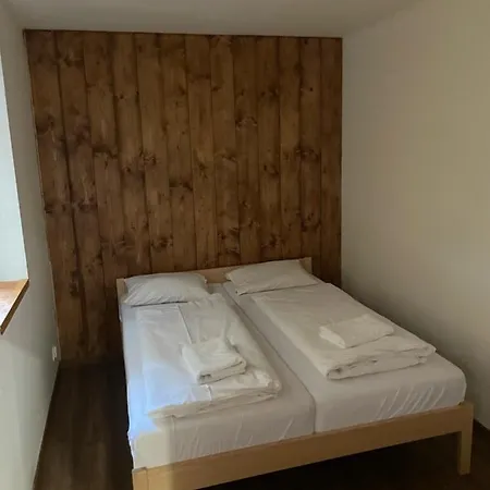Milano S Vyrivkou A Terasou Apartman *